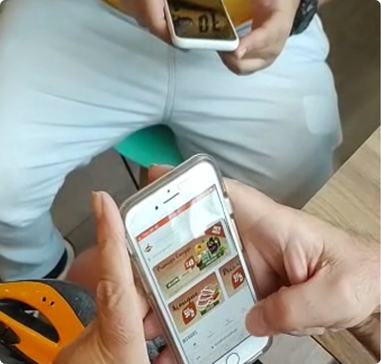 Customer browsing the Hortifruti app